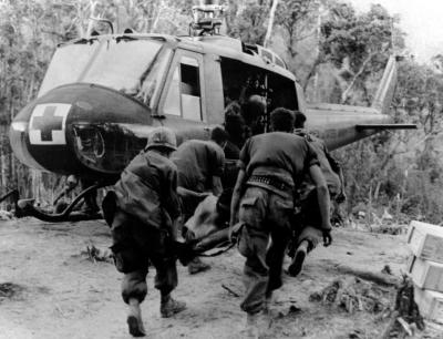 Evacuation sanitaire  (hélicoptère Huey)